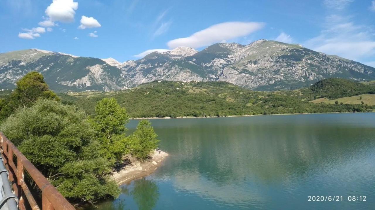 La Casetta Di Anna Villalago Exterior photo